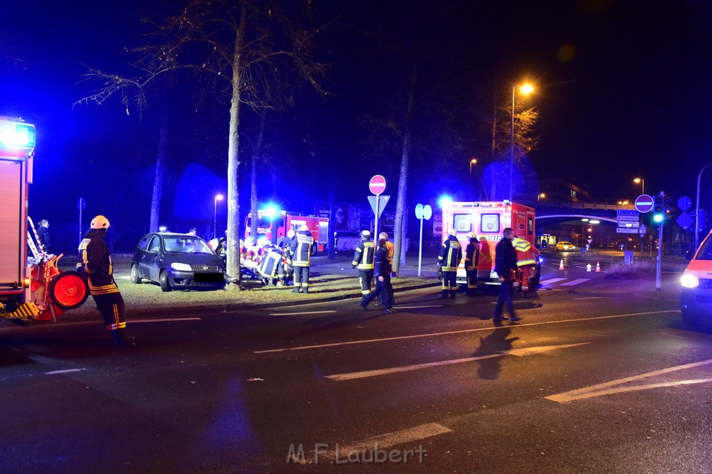 VU PKW Baum Koeln Deutz Deutz Kalkerstr P06.JPG - Miklos Laubert